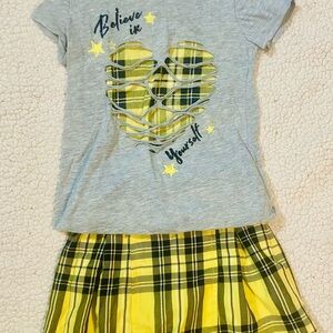 ☀️5/$10 Justice Gray T-Shirt with Yellow Plaid Accent